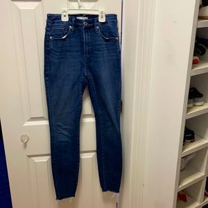Good American, 4/27 Jeans